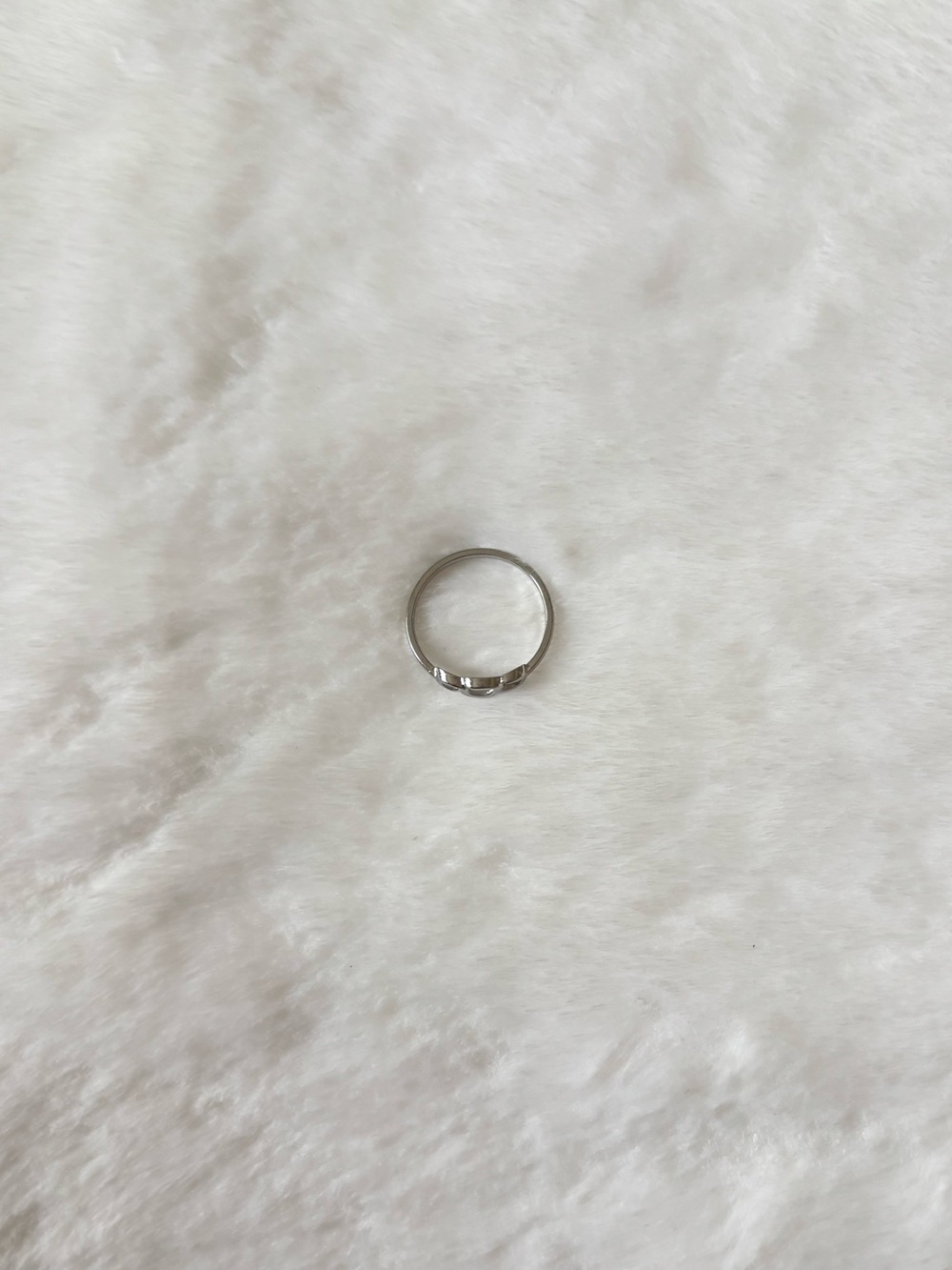 5/$15 🩷 MUST BUNDLE Silver Interlinked Circle Stackable Ring - Women Jewelry - Picture 3 of 3
